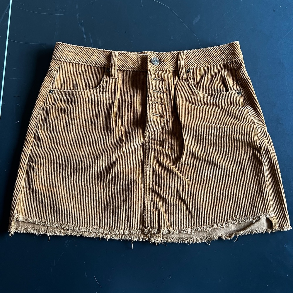 Size 7 Indigo Rein yellow/gold skirt, worn once.